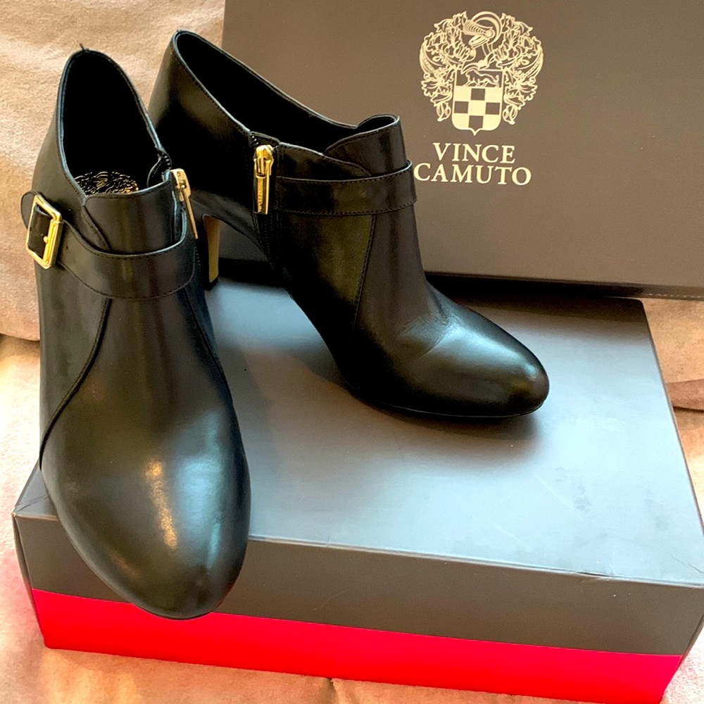 NIB! ❤️ Beautiful Vince Camuto Silky Leather Vonilesa Shooties/ Pumps Size 8-1/2
